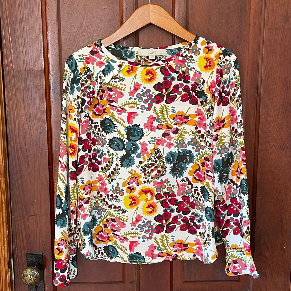 LIGHT AND FLOWERY — Blouse